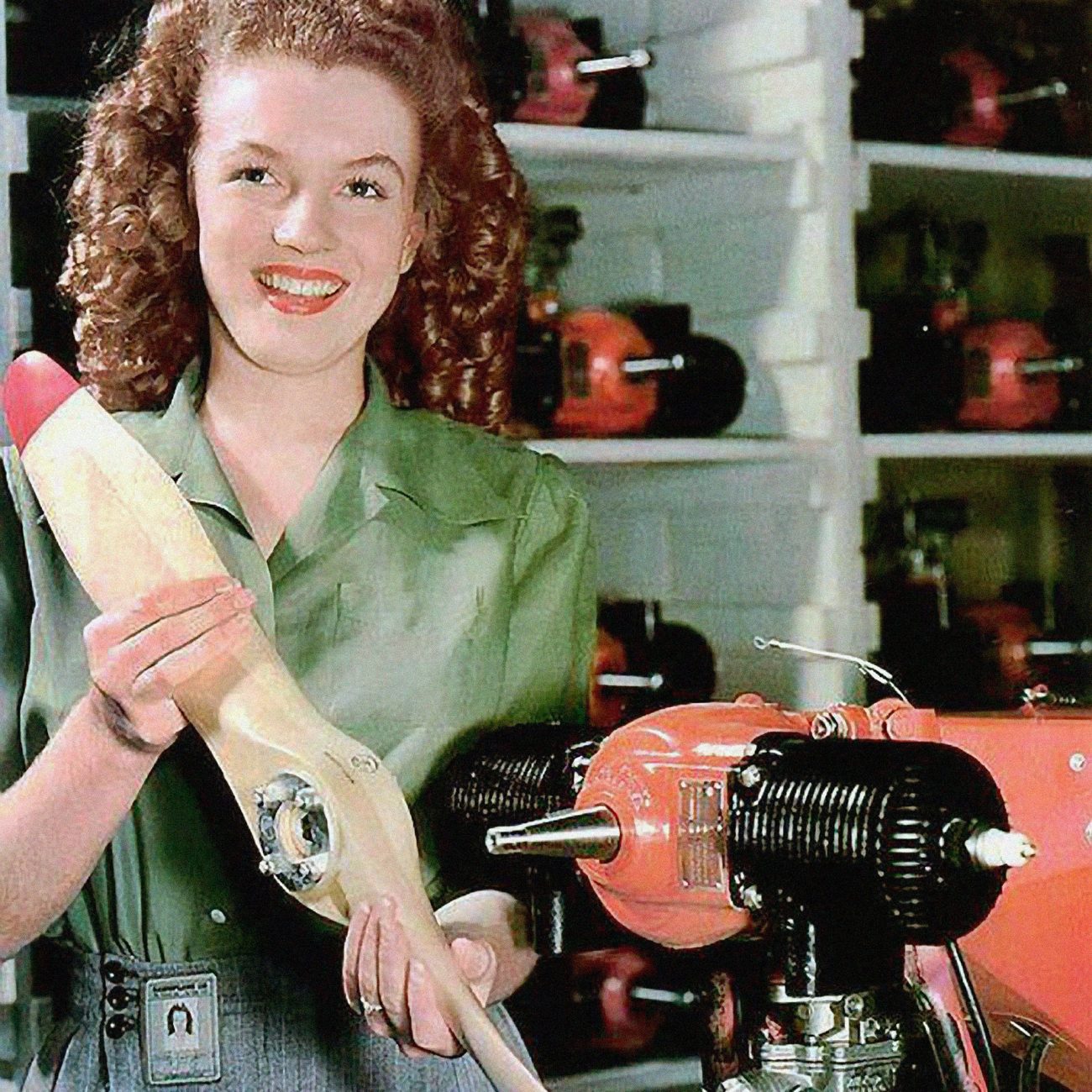 Marilyn no seu primeiro ensaio na fábrica de munições